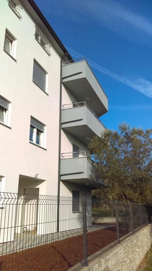 Mint&Rose Appartement Peroj Buitenkant foto